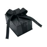 Caja Milán para argollas de cartón rígido color Negro BK cerrada de cerca.