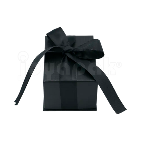 Detalle del material de cartón y broche de la caja Milán para argollas Negro BK.