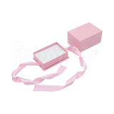 Caja Milán para argollas de cartón rígido color Rosa PK abierta con base blanca.