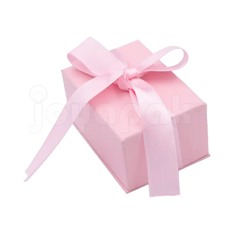 Caja Milán para argollas de cartón rígido color Rosa PK cerrada de cerca.