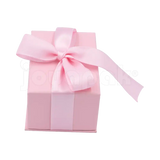 Caja Milán para argollas de cartón rígido color Rosa PK de costado.