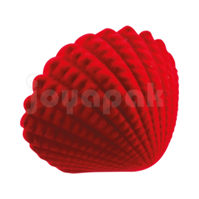 Estuche de terciopelo flocado con figura de corazón rojo acolchado para anillo, vista frontal cerrada.