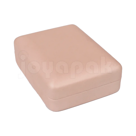 Estuche con luz LED color rosa para cadena con dije, caja abierta mostrando interior.