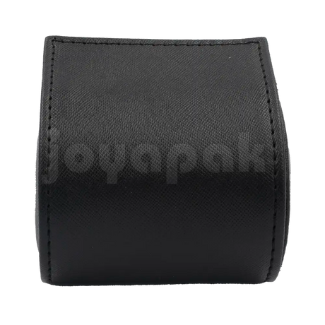 Estuche de imitación piel color negro para un reloj, caja cerrada vista frontal.
