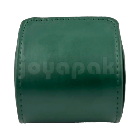 Estuche de imitación piel color verde esmeralda para un reloj, caja cerrada vista frontal.