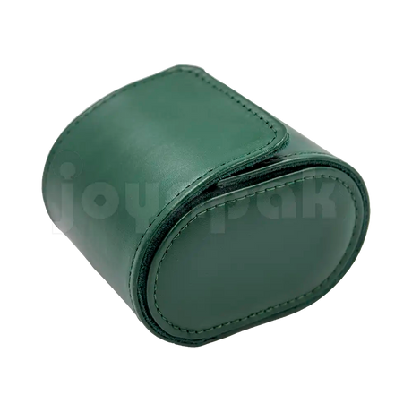 Estuche de imitación piel color verde esmeralda para un reloj, caja cerrada vista de perfil lateral.