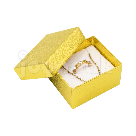 Estuche cuadrado para anillo o broquel dorado con elegante interior de terciopelo.