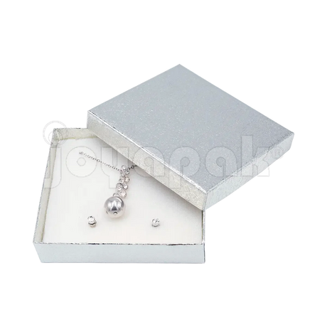 Empaque para joyería de mayoreo en México, caja Estrella Cuadrada color plata con inserto de terciopelo.