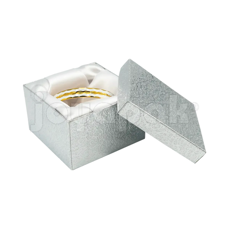 Estuche para reloj color plata, modelo Estrella de Joyapak, vista detallada.