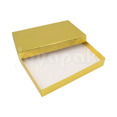 Interior de la caja Fiore dorada grande con inserto de terciopelo y múltiples ranuras para acomodar un collar y aretes.