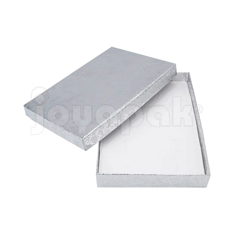 Interior de la caja Fiore plateada grande con inserto de terciopelo y múltiples ranuras para acomodar un collar y aretes.