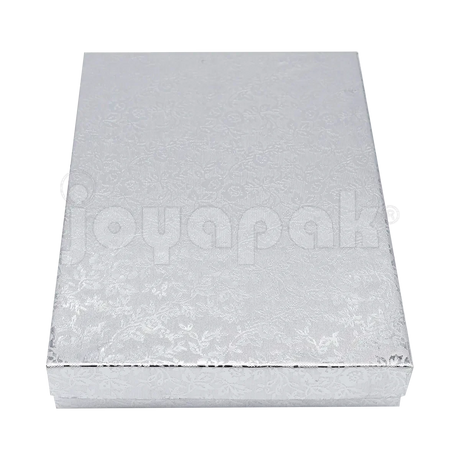 Caja para juego de collar y aretes modelo Fiore en un elegante acabado plateado metalizado.