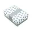 Caja de cartón color plata con diseño de Polka Dots o lunares blancos mini para broquel, vista de frente cerrada.