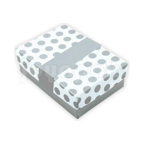 Caja de cartón color plata con diseño de Polka Dots o lunares blancos mini para broquel, vista de frente cerrada.