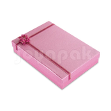 Caja de cartón para collar de la línea Fashion abierta, mostrando el interior blanco y el exterior de diseño colorido con un moño rosa en la tapa.