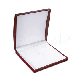 Estuche Europa de pana aterciopelada color vino rectangular extra grande para juego completo, vista de frente cerrada.