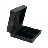 Estuche Italia de color negro con marco interior dorado grande para juego, caja abierta mostrando el inserto de terciopelo blanco vacío con cortes para joyería.