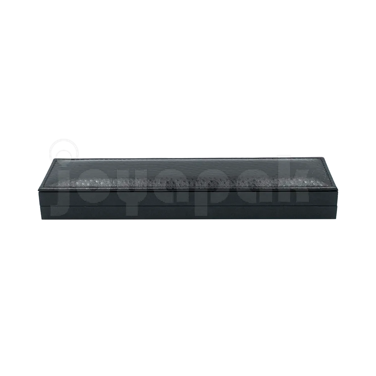 Estuche Italia de color negro con marco interior dorado estrecho para pulsera, vista de frente alargada estrecha cerrada.