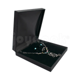 Estuche Italia para joyería collar, aretes y anillo, plástico color Negro BK cerrado.