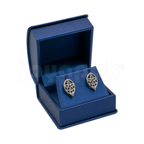 Estuche Zafiro de color azul con listón blanco pequeño para arete, caja abierta mostrando inserto blanco vacío con perforaciones.